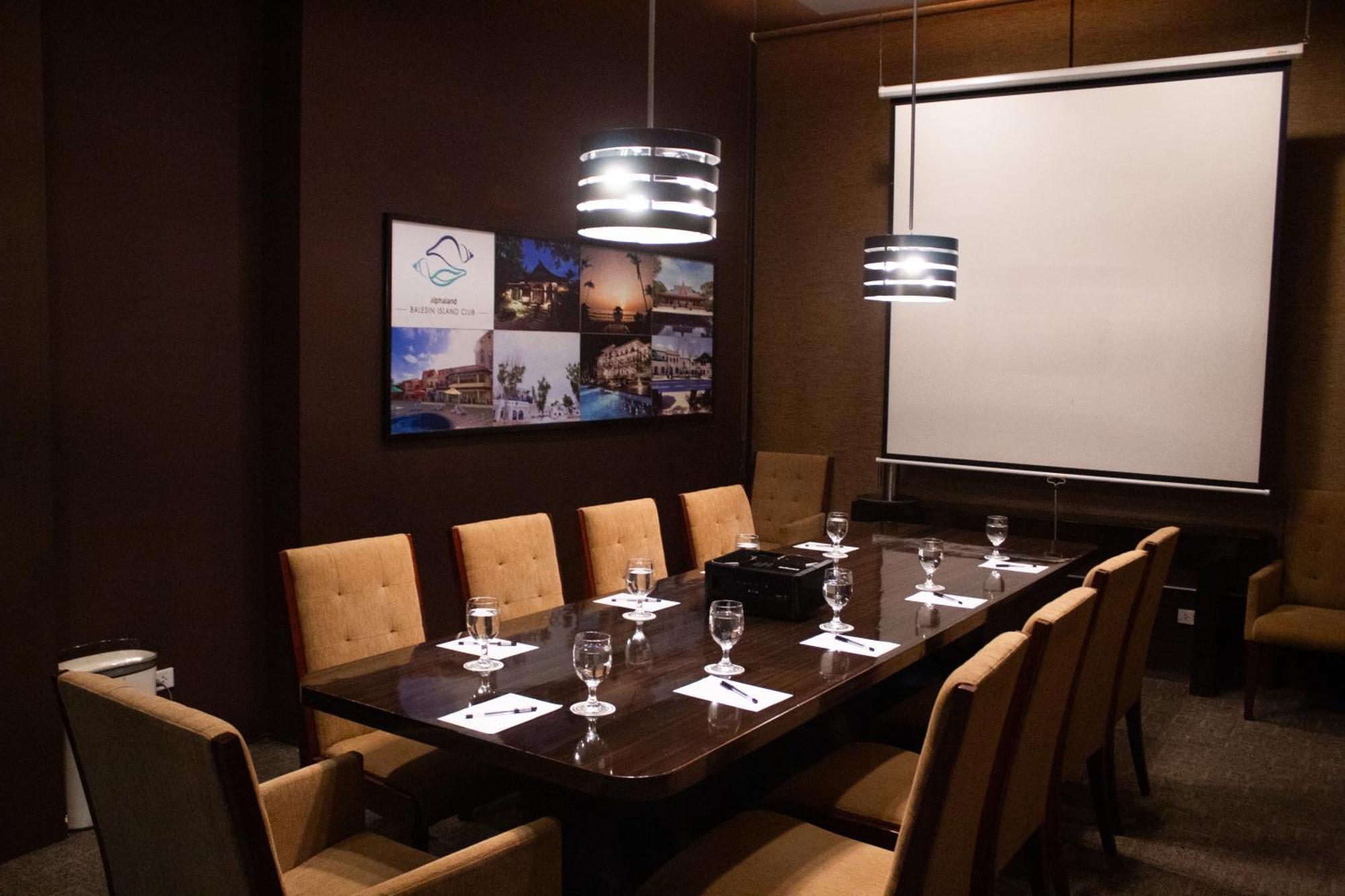 The Alpha Suites San Pedro Makati Eksteriør billede
